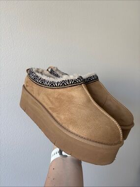 Rock & Candy brown suede slip-on slippers patterned collar braid faux fur lining